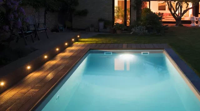 Pool hardscape lighting