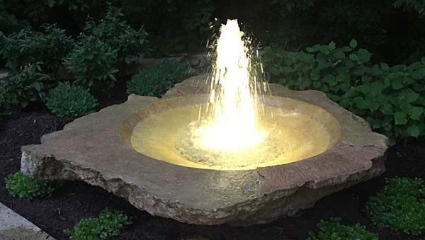 Bubbling fountain lighting