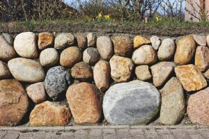 Mortar stone wall